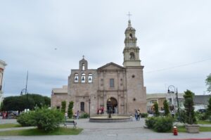 Las autoridades de Nuevo León rechazan las versiones de agresiones a pasantes en Linares, calificando la información como falsa.