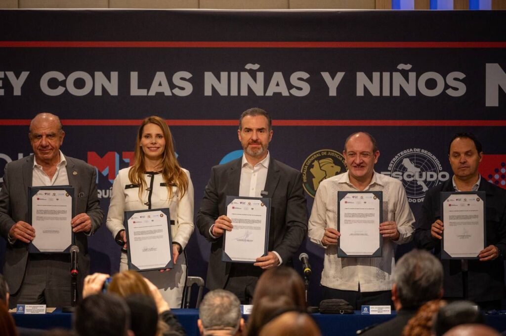 El alcalde de Monterrey, Adrián de la Garza, impulsa entrenamiento para hoteleros ante casos de trata de personas.
