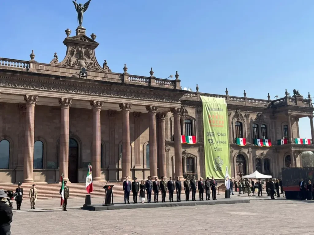 La conmemoración del Día de la Bandera en Nuevo León fue un evento solemne coordinado por el gobernador Samuel García.