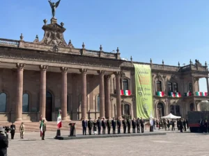 La conmemoración del Día de la Bandera en Nuevo León fue un evento solemne coordinado por el gobernador Samuel García.