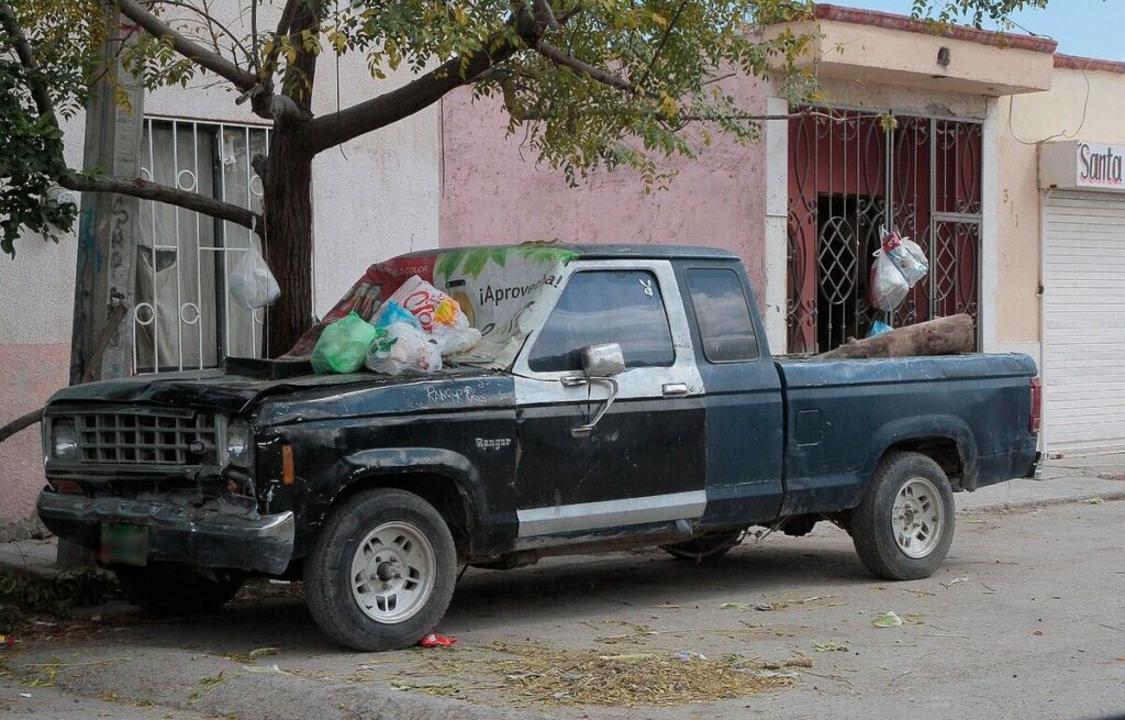 Conoce los pasos para denunciar autos en abandono en Monterrey y contribuir a la seguridad urbana.