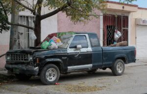 Conoce los pasos para denunciar autos en abandono en Monterrey y contribuir a la seguridad urbana.