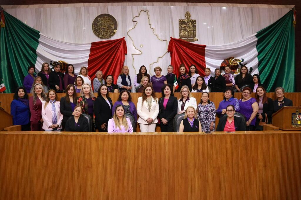 En un evento sin precedentes, mujeres exploran el trabajo legislativo en el Congreso, promoviendo la participación femenina.