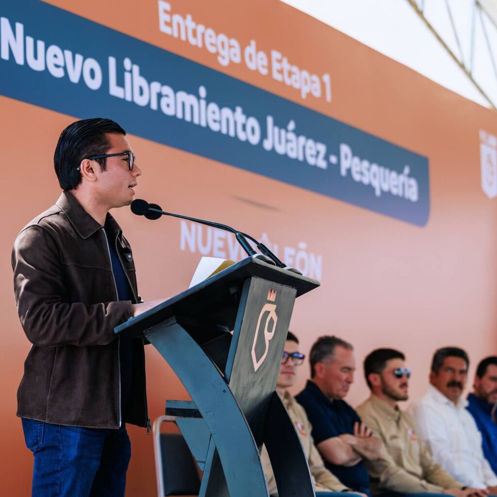 El alcalde Félix Arratia anunció la llegada de 20 empresas a Juárez gracias al nuevo libramiento, que impulsará la economía local.