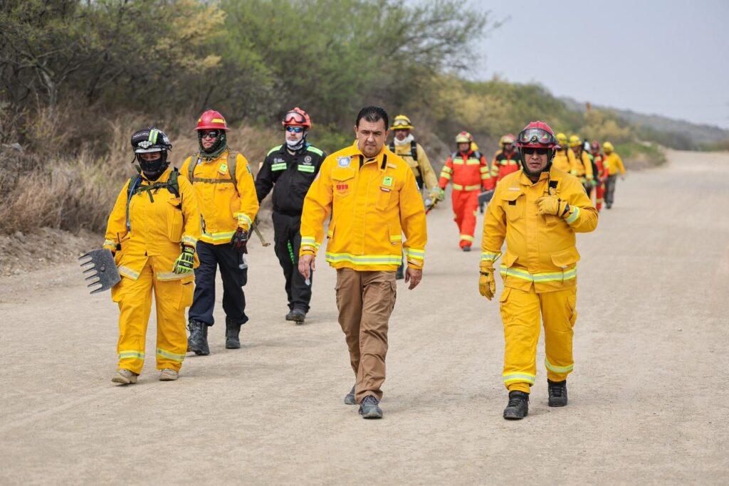 El programa de entrenamiento en San Pedro especializa a rescatistas en técnicas avanzadas para extinguir incendios.