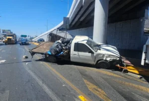 Una camioneta se accidenta en Monterrey, pero no hay reportes de heridos ni daños graves. Descubre los detalles aquí.