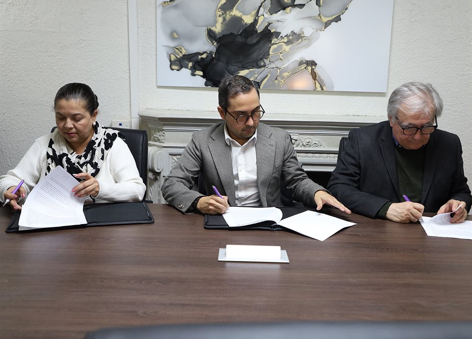 El DIF Nuevo León firma convenio con Hospital Christus Muguerza para apoyar a menores en necesidad médica.