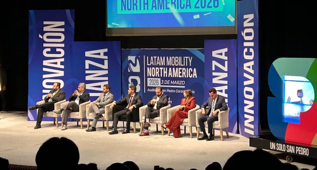 El gobernador Samuel García celebra inversión privada en electromovilidad, parte de un plan nacional estratégico.
