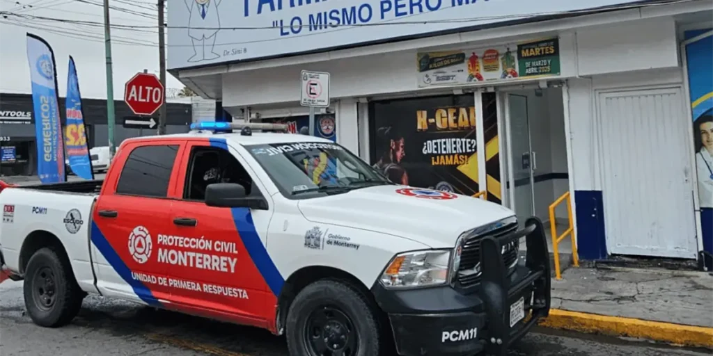Una mujer de 65 años fue atendida por Protección Civil en Monterrey tras sufrir un paro cardiorrespiratorio en la colonia Moderna.