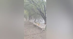 Las intensas lluvias y granizo en Monterrey alteran la tranquilidad, especialmente en el área del Campus Mederos de la UANL.