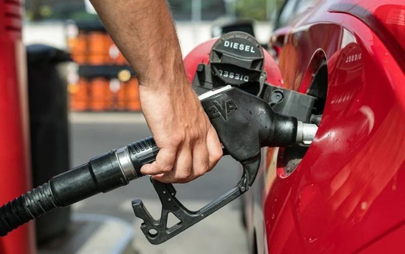 El reciente acuerdo logró fijar el diésel en 28 pesos, en respuesta a la crisis del petróleo.