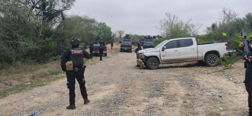 Un enfrentamiento en Parás entre civiles armados y fuerzas de seguridad dejó cinco muertos y armamento asegurado.