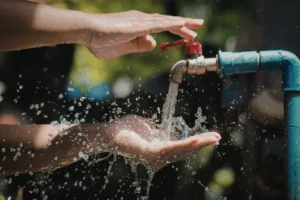 Agua y Drenaje de Monterrey aclara que no habrá cortes de agua en García y Santa Catarina, desmintiendo rumores en redes.
