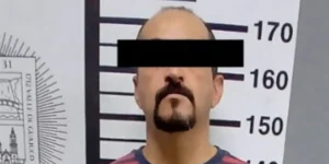 La Policía de Santiago captura a un hombre tras amenazar a un joven con un machete en un incidente alarmante.