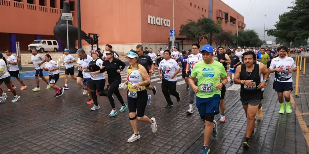 El evento 21K Monterrey atrajo a 2000 participantes en una jornada llena de actividad y convivencia social.