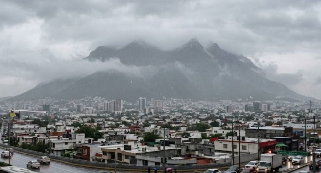 Se esperan lluvias y granizo este domingo en áreas metropolitanas y montañosas, afectando actividades al aire libre.