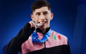 El clavadista mexicano Randal Willars se destacó con una medalla de plata en la Súper Final de la Copa del Mundo.