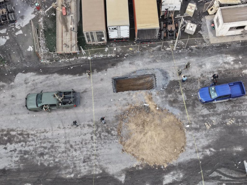 Un túnel huachicolero fue localizado en Escobedo, revelando un grave problema de extracción ilegal de combustible.