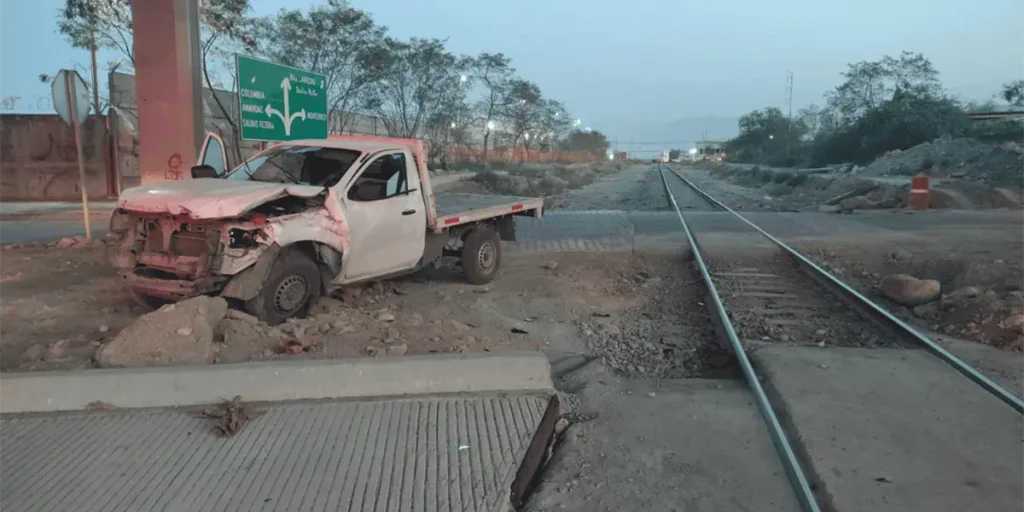 Un accidente en Escobedo dejó a un conductor lesionado que fue atendido por Protección Civil. Descubre los detalles.