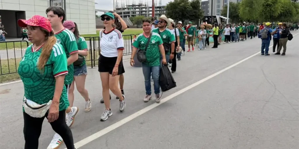 El Fan Festival Monterrey 2026 abre con actividades, música y un ambiente festivo para los aficionados al fútbol.