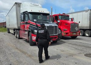 Protestas a nivel nacional se preparan ante el acoso y extorsiones que enfrentan los transportistas en México.