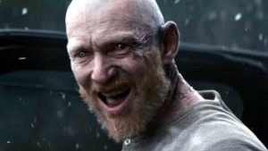 Descubre si Evil Dead: En Llamas tiene una escena postcréditos y lo que te espera al final de la película.