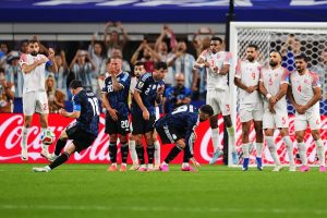 Argentina logra tres triunfos en el Mundial tras vencer a Jordania, Messi anota su sexto gol en el torneo.
