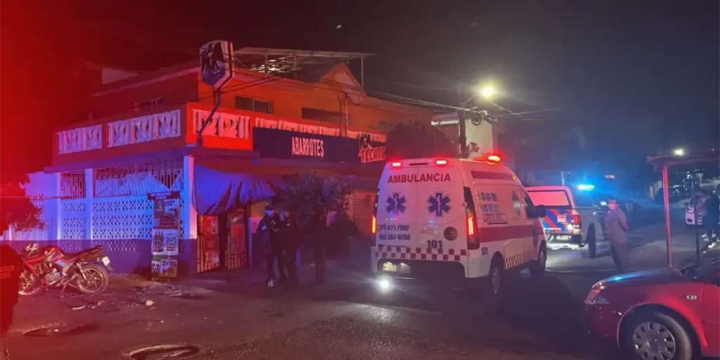 Un desafortunado accidente en Monterrey cobra la vida de un joven motociclista de 27 años identificado como Jorge.
