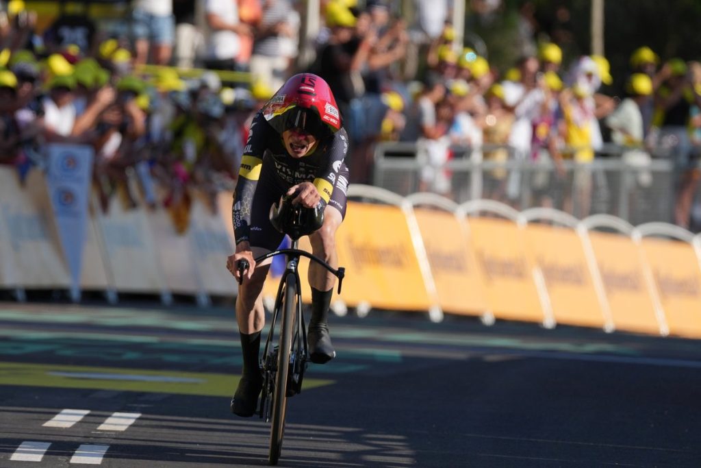 Jonas Vingegaard logra el primer maillot amarillo tras su victoria en la contrarreloj por equipos en el Tour de Francia.