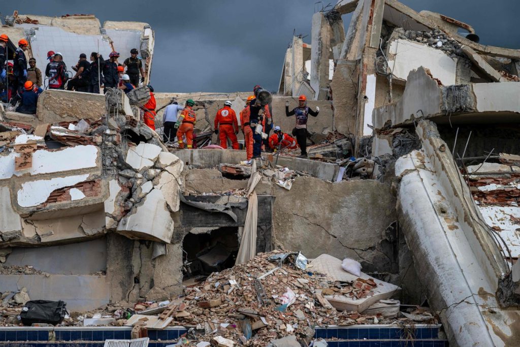 La Organización Panamericana de la Salud busca 24 millones de dólares para ayudar a Venezuela tras recientes sismos devastadores.