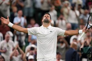 Descubre cómo Novak Djokovic inició su camino hacia el título 25 de Grand Slam en Wimbledon 2026 superando a Wu Yibing.