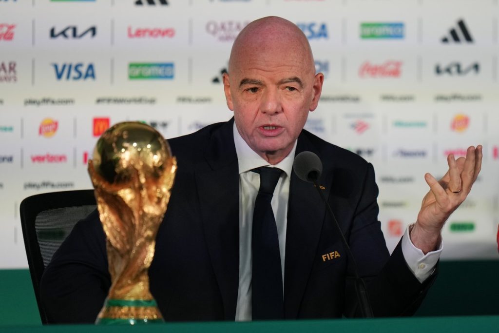 Infantino responde a las críticas sobre el Mundial 2026, acusando de odio a quienes difunden rumores falsos.