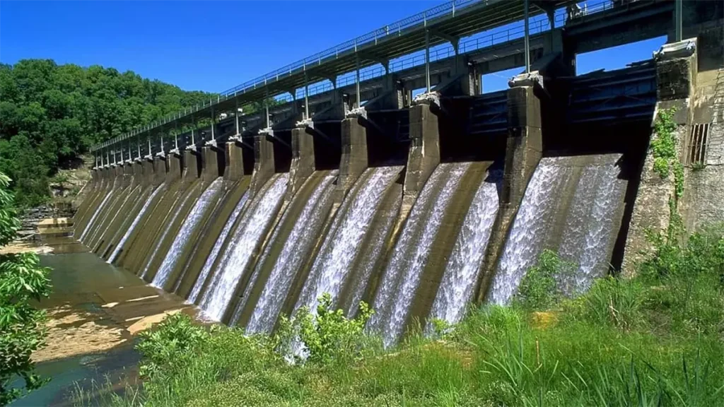 Descubre los actuales niveles de agua en las presas de Nuevo León y su comportamiento durante esta temporada calurosa.