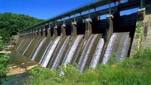 Descubre los actuales niveles de agua en las presas de Nuevo León y su comportamiento durante esta temporada calurosa.