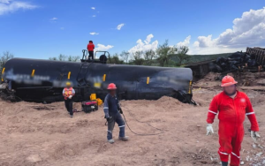 Expertos alertan sobre el riesgo a la salud por el derrame de hidrosulfuro de sodio en Sonora tras accidente ferroviario.