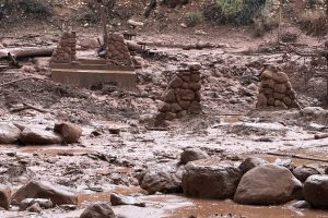 Trágica inundación en el Gran Cañón deja dos muertos y decenas de evacuados. Detalles sobre el evento y su impacto.