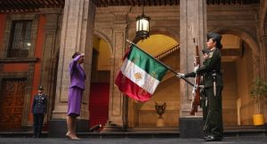 La mandataria Sheinbaum defiende un México unido que busca el diálogo sin subordinación hacia otras naciones.