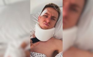 El campeón Tadej Pogačar muestra su resiliencia tras caída en la Vuelta a España, con un toque musical entrador.