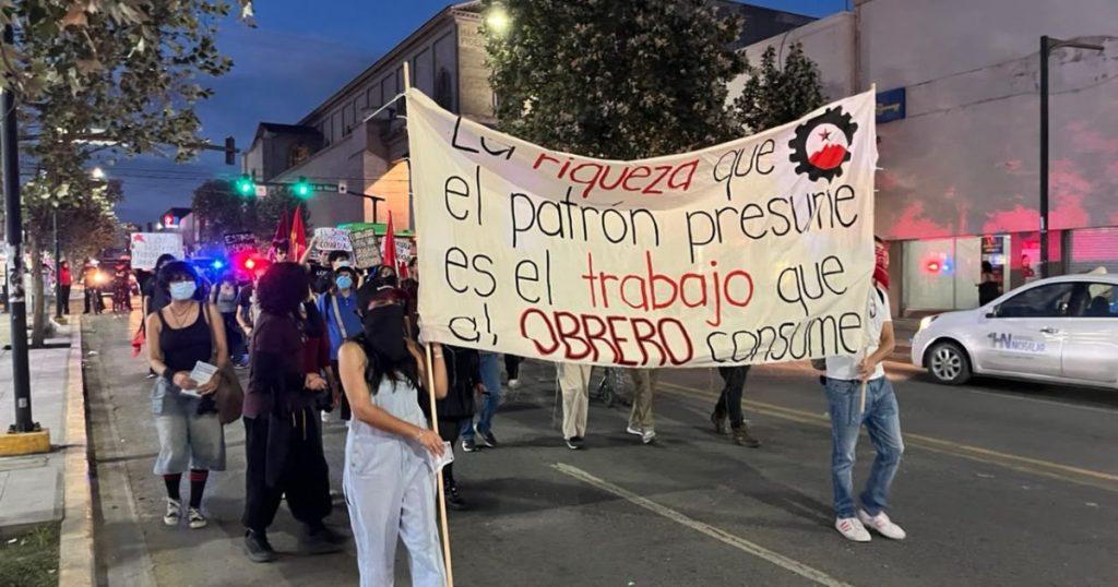 La conmemoración de la masacre del 2 de octubre en Monterrey reúne a cientos en una marcha significativa y emotiva.