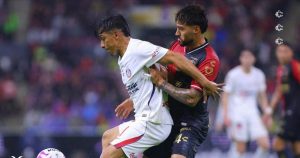 El Rebaño Sagrado empata 1-1 ante Atlas pero falla un penal y sufre una expulsión, generando debate.
