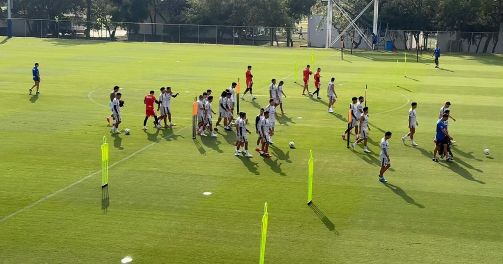 Stefan Medina vuelve a los entrenamientos con Rayados, mientras Durdevic y Orellano siguen trabajando por separado.