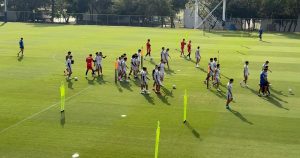 Stefan Medina vuelve a los entrenamientos con Rayados, mientras Durdevic y Orellano siguen trabajando por separado.