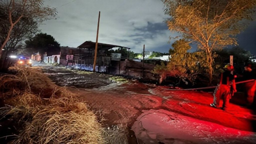 Un incendio ha devastado la quinta de Arnulfo Jr., asegurada por el feminicidio de Pamela Yahaira. Las autoridades investigan su origen.
