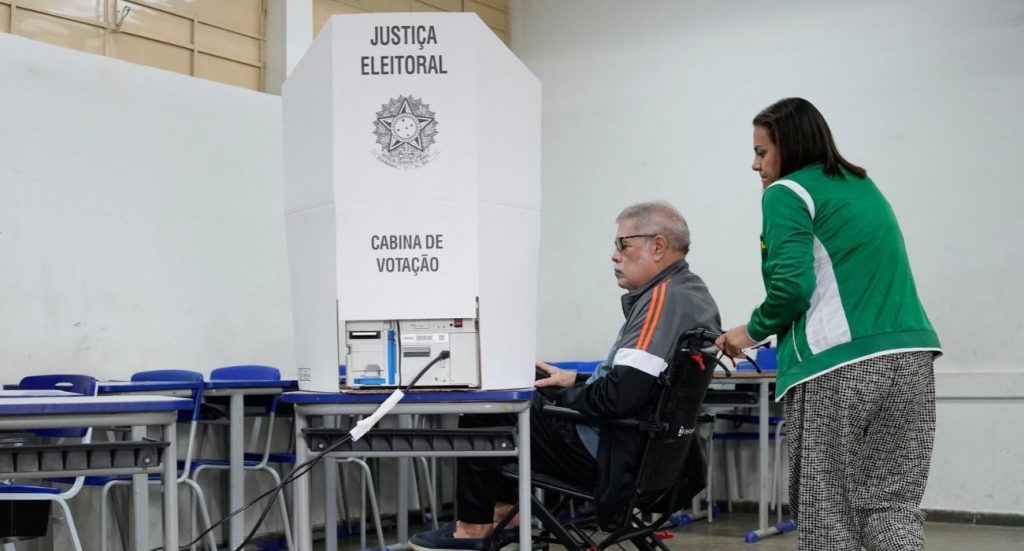 Con la participación de 159 millones de electores, Brasil da pasos cruciales hacia su nueva presidencia. Conoce los detalles aquí.