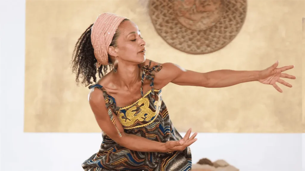 Descubre cómo la danza africana conecta cuerpo y ritmo en el taller que ofrece Conarte en Monterrey.